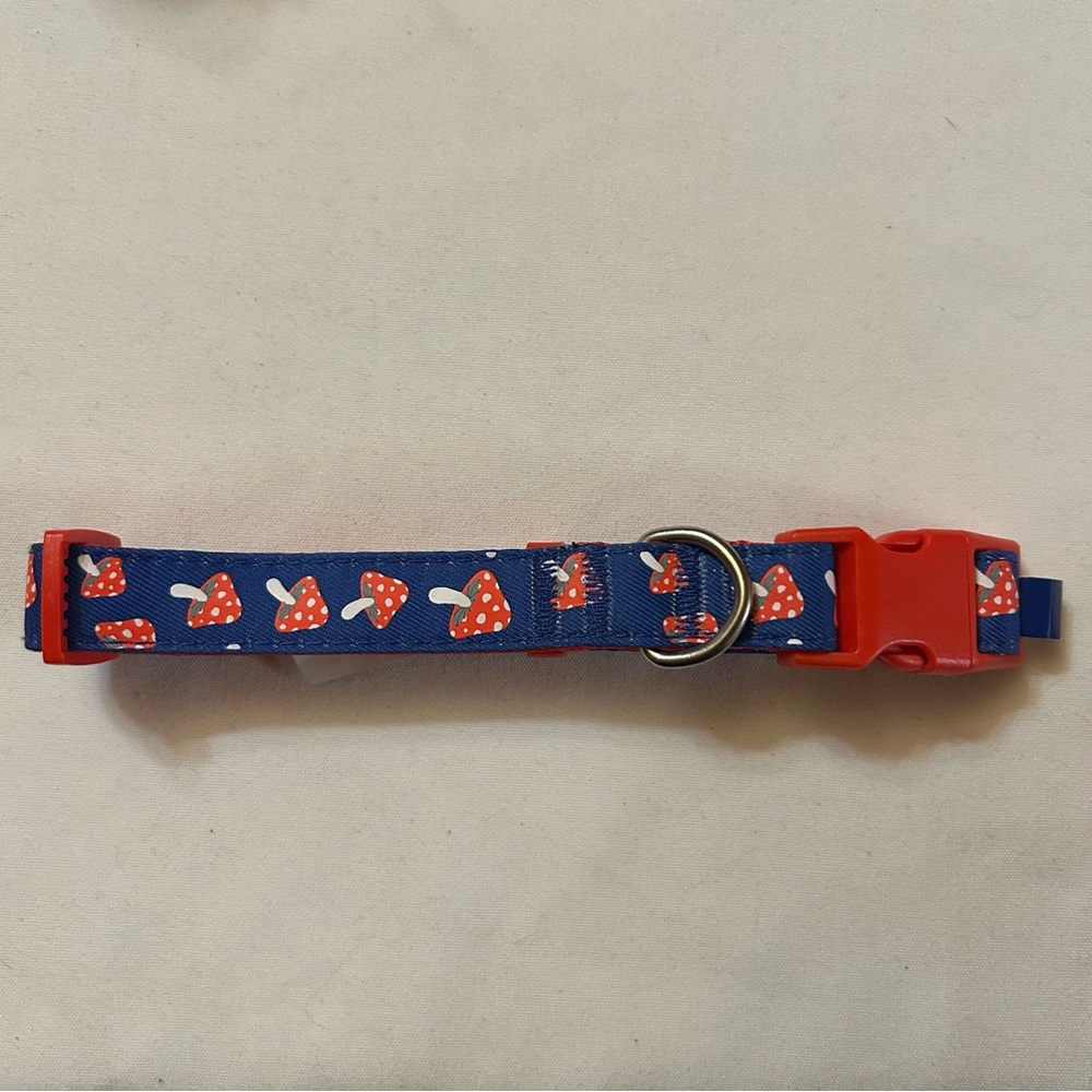 Medium Red Mushroom Dog Collar